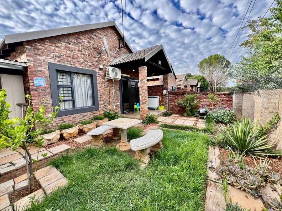 2 Bedroom Property for Sale in Miederpark North West